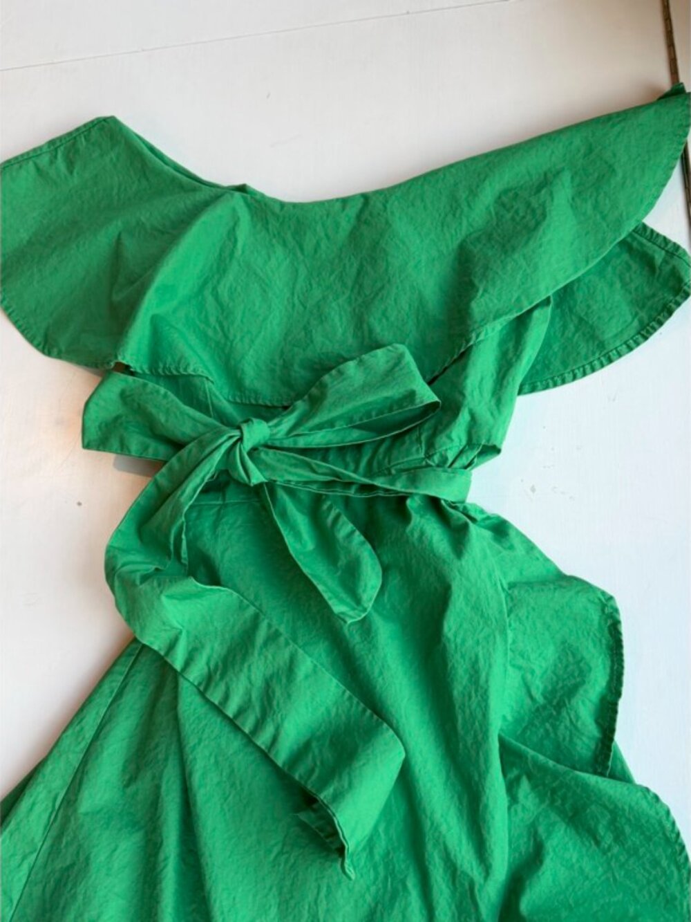 Like New, Green one shoulder Midi Dress, Womens Size small. Fun and flirty - Picture 7 of 7